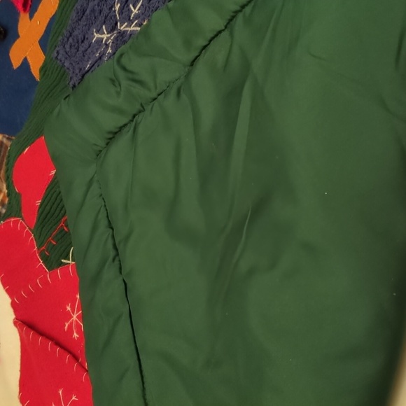 Beautiful Christmas Quilt - Picture 7 of 11